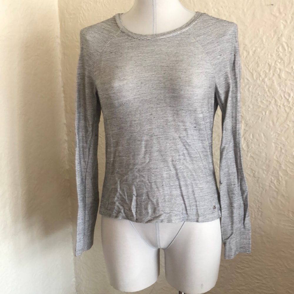 Fabletics White Black Top Stitching Split Hem Long Sleeve Shirt Top Tee XS Flaws